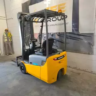 Carrelli elettrici 3 ruote 2017  Jungheinrich EFG 115 SP 360ZT (1)