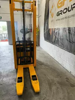 Stacker de condutor em pé 2015  Jungheinrich ERC 212 115 360 ZT (1)
