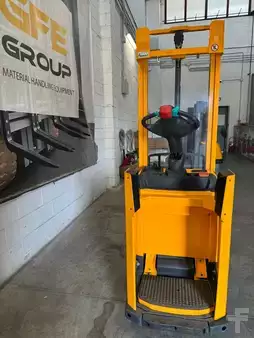 Stacker de condutor em pé 2015  Jungheinrich ERC 212 115 360 ZT (4)
