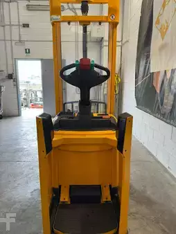 Stacker de condutor em pé 2015  Jungheinrich ERC 212 115 360 ZT (7)