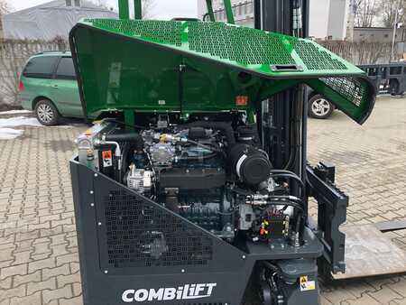 Négyutas targonca 2023  Combilift CB2500 (11)