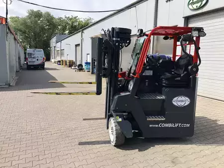 Chariots multidirectionnels 2017  Combilift CB4000 (10)