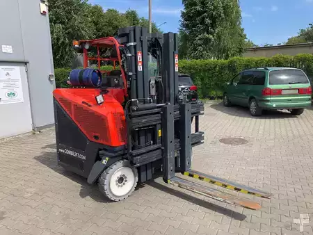 Chariots multidirectionnels 2017  Combilift CB4000 (3)