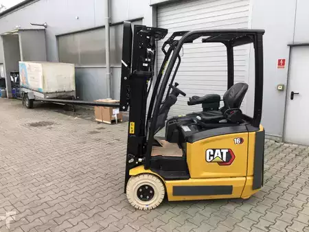 Chariots électriques à 3 roues 2023  CAT Lift Trucks CATERPILLAR EP16ACNT (10)