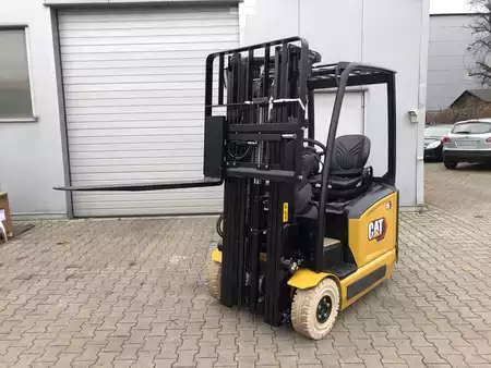 Chariots électriques à 3 roues 2023 CAT Lift Trucks CATERPILLAR EP16ACNT (11)