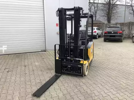 Chariots électriques à 3 roues 2023  CAT Lift Trucks CATERPILLAR EP16ACNT (3)