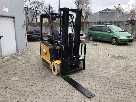 Chariots électriques à 3 roues 2023 CAT Lift Trucks CATERPILLAR EP16ACNT (4)