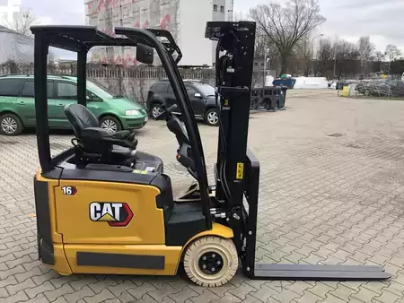 Chariots électriques à 3 roues 2023  CAT Lift Trucks CATERPILLAR EP16ACNT (5)