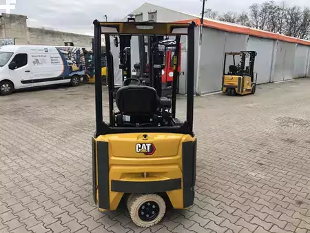 Chariots électriques à 3 roues 2023  CAT Lift Trucks CATERPILLAR EP16ACNT (7)