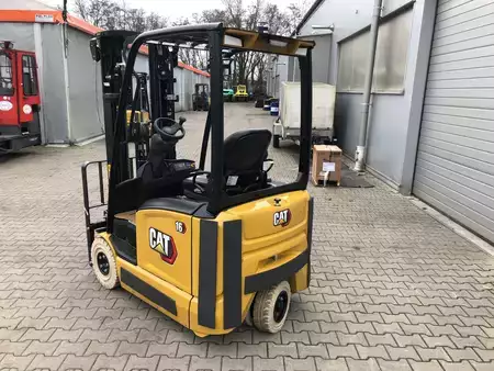 Chariots électriques à 3 roues 2023  CAT Lift Trucks CATERPILLAR EP16ACNT (8)