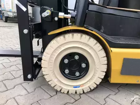 Chariots électriques à 3 roues 2023  CAT Lift Trucks CATERPILLAR EP16ACNT (9)