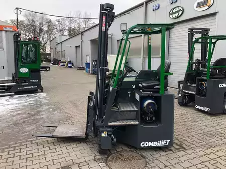 Wózki 4-kierunkowe 2023  Combilift CB2500 (1)