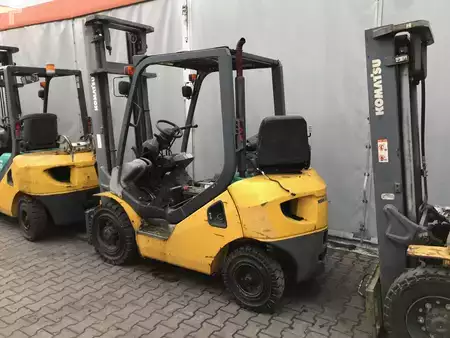 Wózki widłowe diesel 2010  Komatsu FD25T-16 (3)