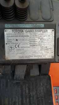 Chariot élévateur gaz 2002  Toyota 42-7FGF25 (2)