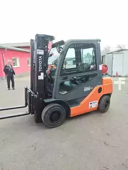 Treibgasstapler  Toyota 02-8FGF25 (1)