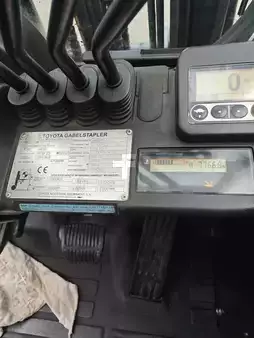 Treibgasstapler  Toyota 02-8FGF25 (4)