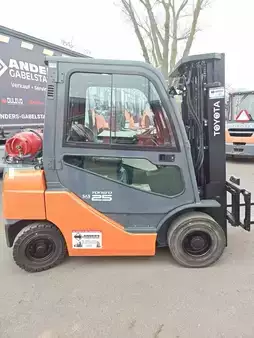 Treibgasstapler  Toyota 02-8FGF25 (6)