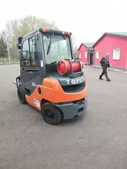 Treibgasstapler  Toyota 02-8FGF25 (8)