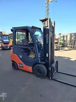 Empilhador a gás 2016  Toyota 02-8FGF15 (2)