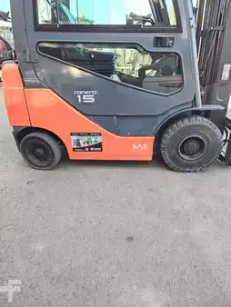 Empilhador a gás 2016  Toyota 02-8FGF15 (3)