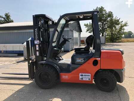 Dieselstapler 2018  Toyota 02-8FDF30 (1)