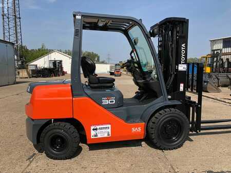 Dieselstapler 2018  Toyota 02-8FDF30 (2)