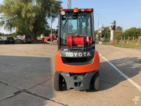 LPG Forklifts 2011  Toyota 02-8FGF20 (4)