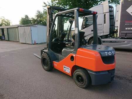 Dieselstapler 2017  Toyota 52-8FDJF35 (2)