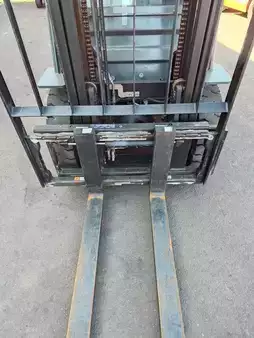 Treibgasstapler  Toyota 02-8FGF25 (2)