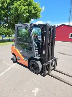 Treibgasstapler 2021  Toyota 02-8FGF25 (1)