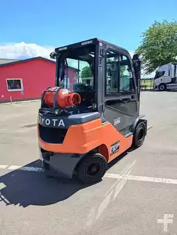 Treibgasstapler 2021  Toyota 02-8FGF25 (4)