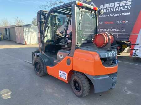Treibgasstapler 2016  Toyota 02-8FGF30 (2)