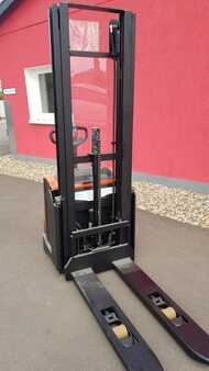 Pallet Stackers 2023  Toyota SWE120L (2) 