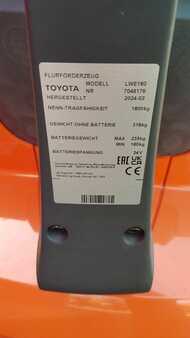 Porta-paletes elétrico 2023  Toyota LWE180 (2)
