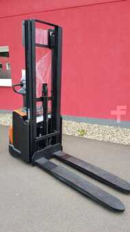 Stacker pedestre 2024  Toyota SWE120L (1)