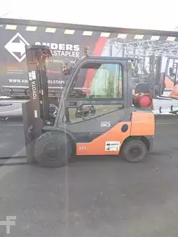 Gas truck 2017  Toyota 02-8FGF30 (1)