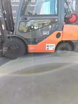 Gas truck 2017  Toyota 02-8FGF30 (4)