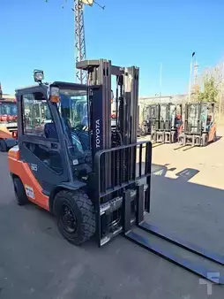 Gas truck 2017  Toyota 02-8FGF30 (9)