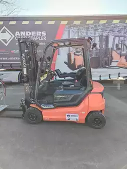 Elektro 4 Rad  Toyota 9FB18T (3)