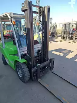 Gas truck 2014  Cesab M325G (1)