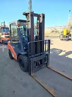 Gas truck 2014  Toyota 02-8FGF30 (2)