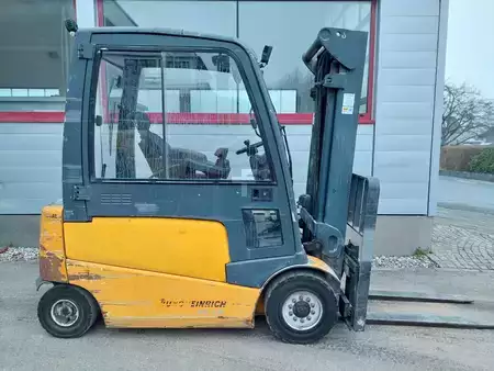 Elektro 4 Rad 2012  Jungheinrich EFG430 (1)