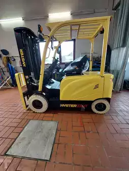 Electric - 4 wheels 2025  Hyster J 3.0 UT (1)
