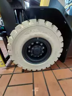 Electric - 4 wheels 2025  Hyster J 3.0 UT (5)