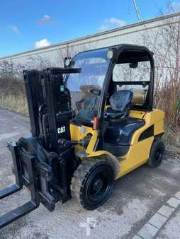 Chariot élévateur gaz 2009  CAT Lift Trucks gp30n (2)