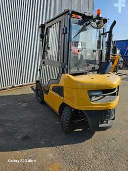 Chariot élévateur diesel 2016  CAT Lift Trucks  (2)