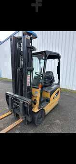 Chariots électriques à 3 roues 2012  CAT Lift Trucks ep16nt (1)