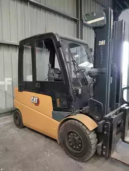 Elektryczne 4-kołowe 2011  CAT Lift Trucks EP40 (1)