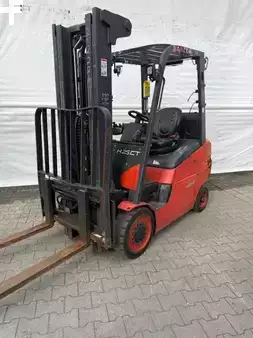 Treibgasstapler 2018  Linde H 25 (1)