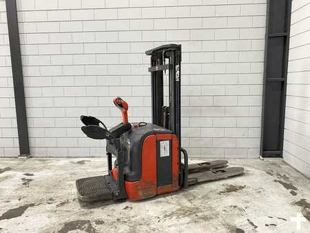 Stackers Stand-on 2003  Linde L14AP (2)